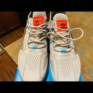 ADIDDAS sneakers size 10.5 universal tee